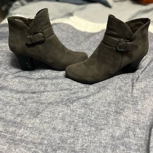 Solanz grey suede booties